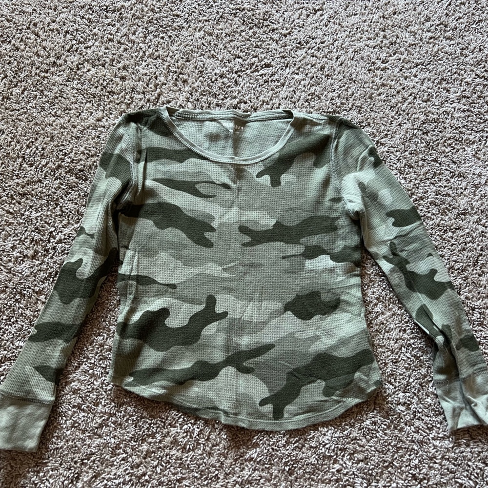 Old Navy Girls Camo Print Thermal Top Size Medium (8)